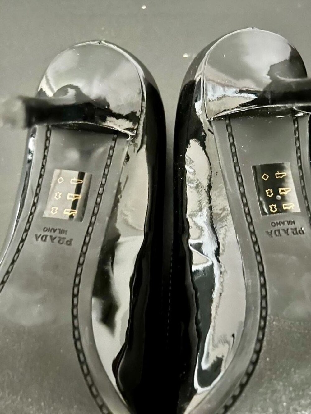 Prada Black Patent Leather Pumps w/Bows,New,Never Used,w/Box,Retail:$1,000,W:8.5 - Picture 5 of 8